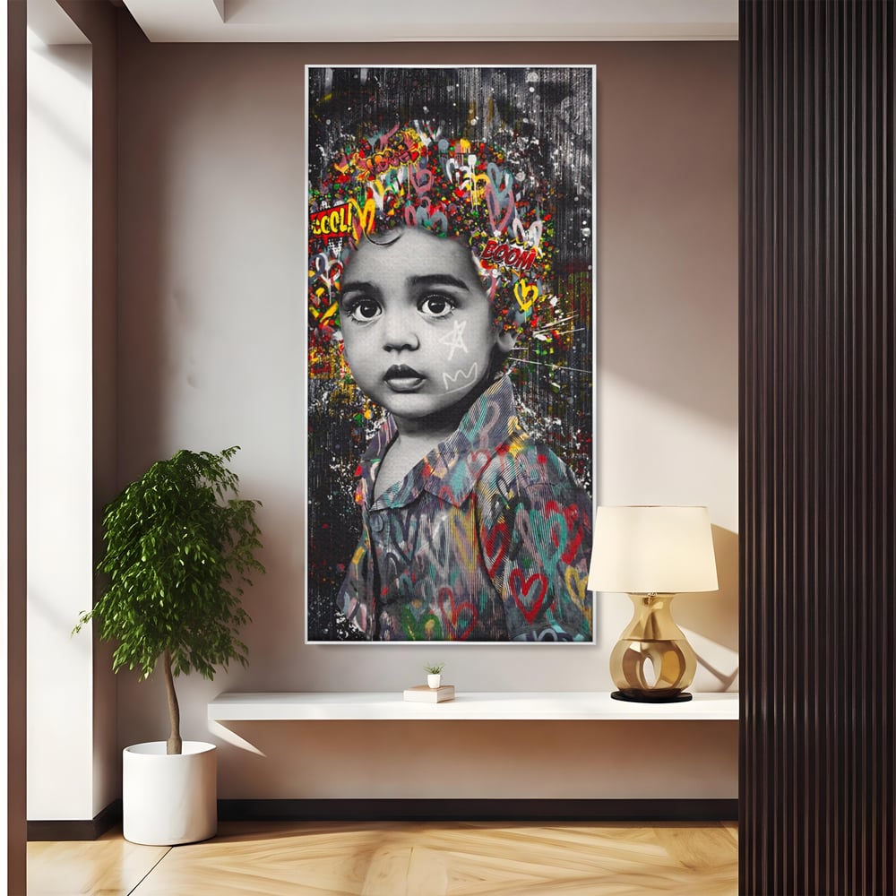 Tablou canvas cu tablou canvas cu portretul unui copil si graffiti, in rama de aluminiu argintiu